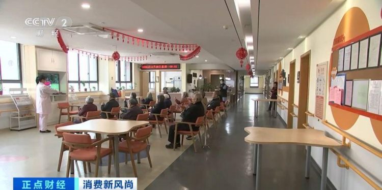 新老年，新赛道！轮滑、古琴、玩具店…“银发”经济消费场景不断拓展