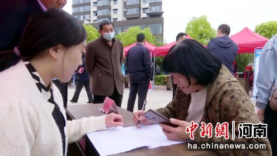 河南嵩县：为民营企业搭起劳务合作