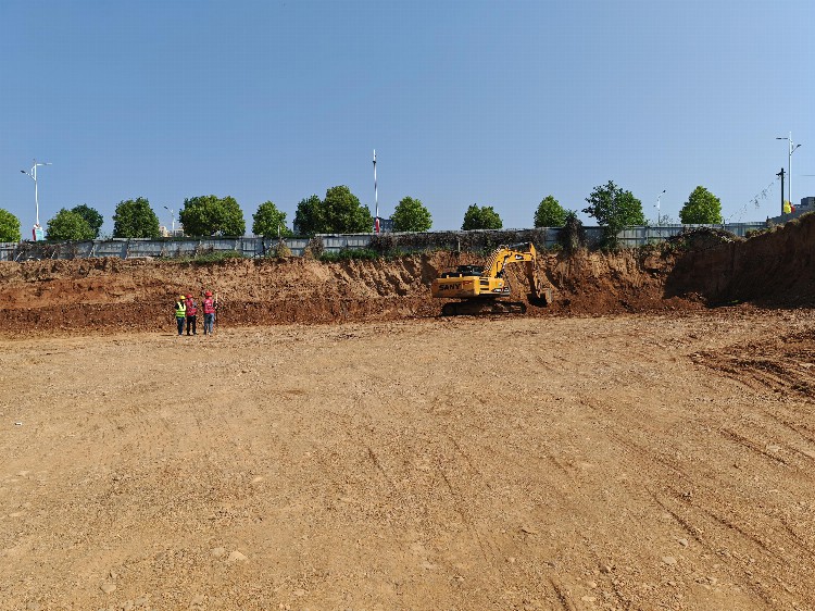 鲁山县建设大型地下停车场