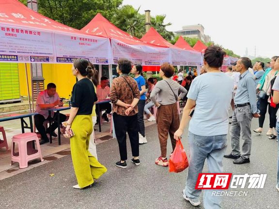 石鼓区五一街道：招聘进社区，服务促就业