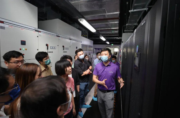 香港青年走进深圳力合报业大数据中心 感受深圳数字经济发展独特魅力