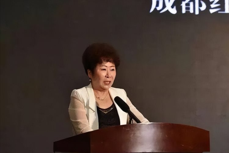 中国零售“女王”曹世如，如今门店3600家，一年销售额上百亿