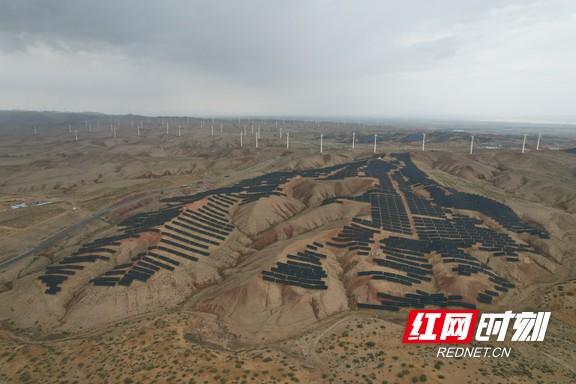 “宁电入湘”工程第一个并网项目——五凌电力宁夏红寺堡100兆瓦光伏项目发电