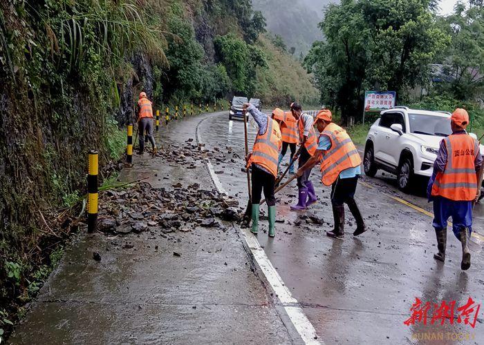 蓝山县公路部门打好汛期“抢险保畅战”