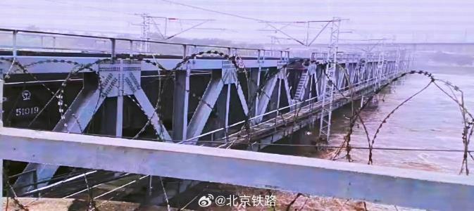 京广线跨永定河5号铁路桥采用“重车压梁”方式确保安全