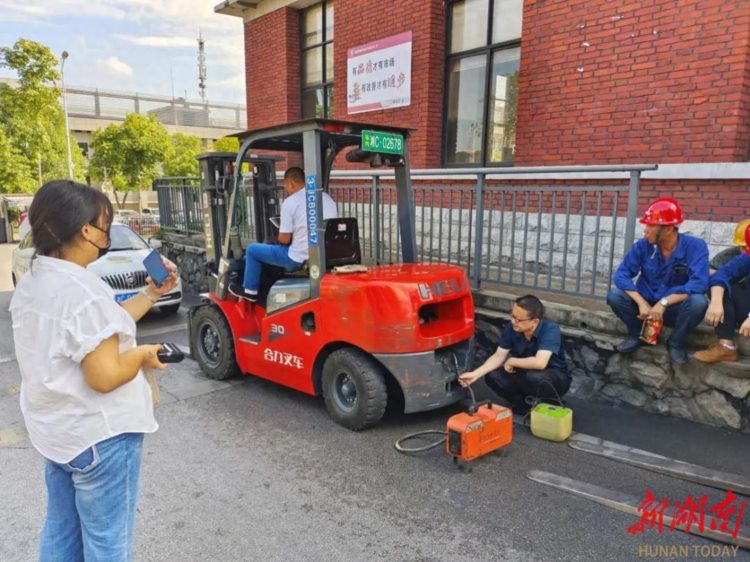 助力打好污染防治攻坚战湘潭高新区开展企业非道路移动机械抽检