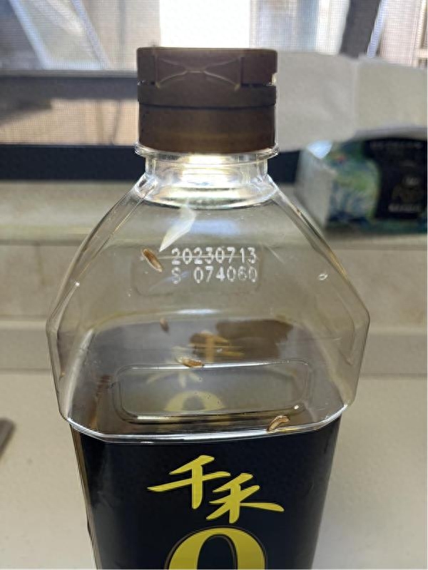 开封仅十天的酱油惊现活蛆千禾酱油：消费者储存不当