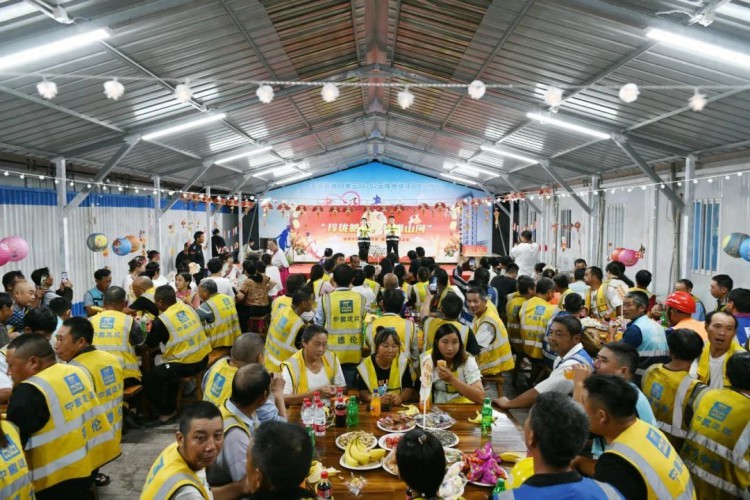 奉贤新城上江南住宅项目举办玲珑皓月·情满山河中秋活动