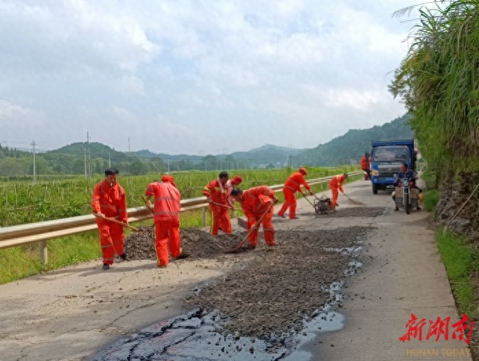 江华公路建设养护中心：多措并举保障中秋国庆道路安全畅通优化交通环境