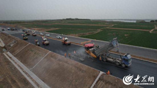 潍坊交通重点项目建设忙假期干出加速度