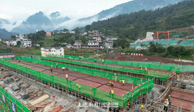 冲刺四季度丨中铁建工：习水同民坝项目首栋制酒厂房顺利封顶