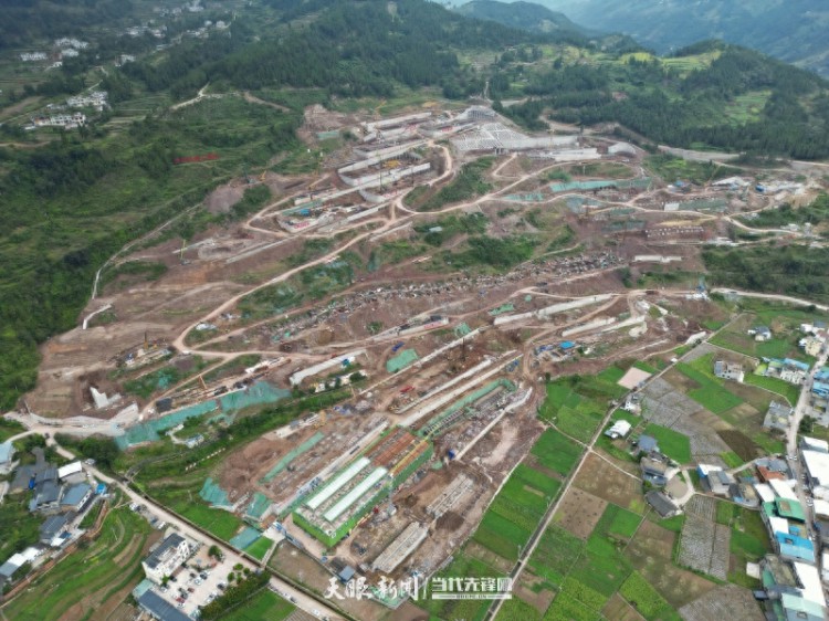 冲刺四季度丨中铁建工：习水同民坝项目首栋制酒厂房顺利封顶