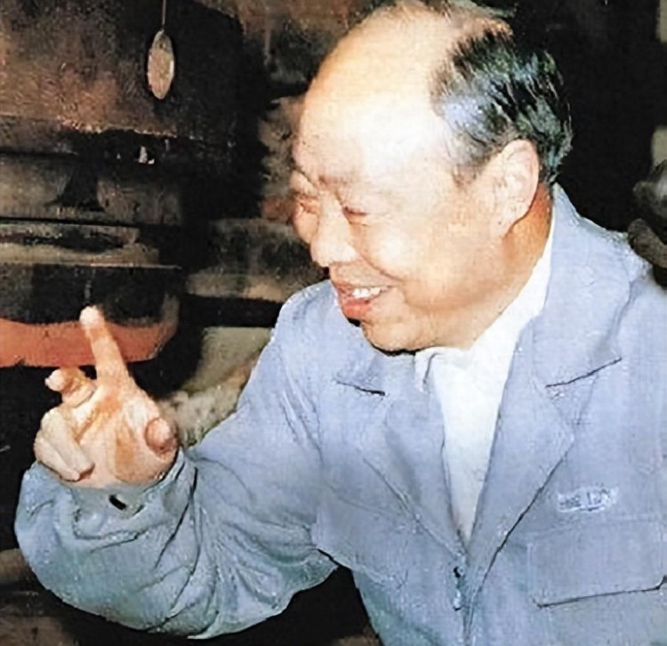 1995年，长动集团董事长于志安潜逃菲律宾后，留下烂摊子谁接管了